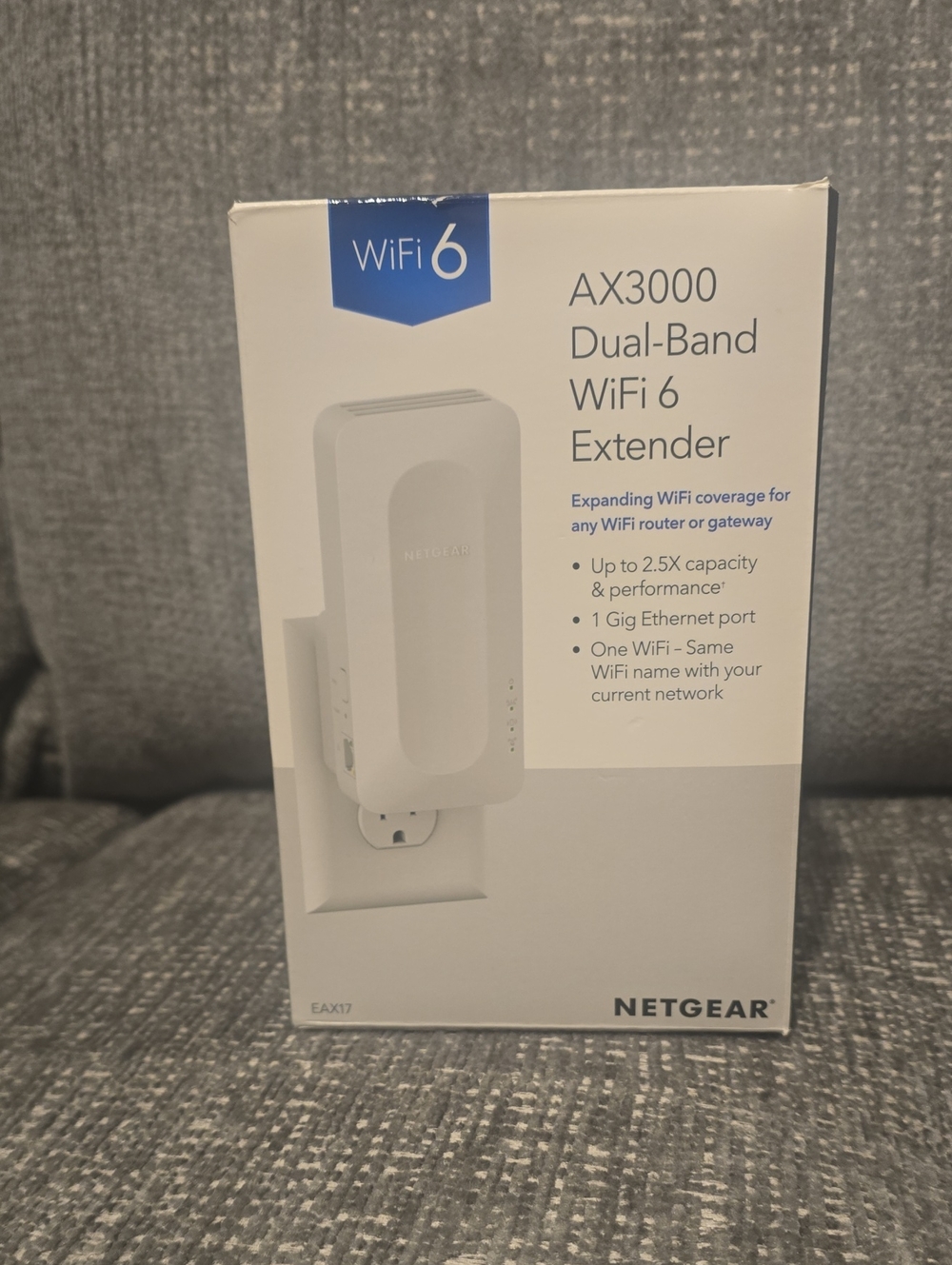 NETGEAR AX3000 Dual-Band WiFi 6 Extender - White